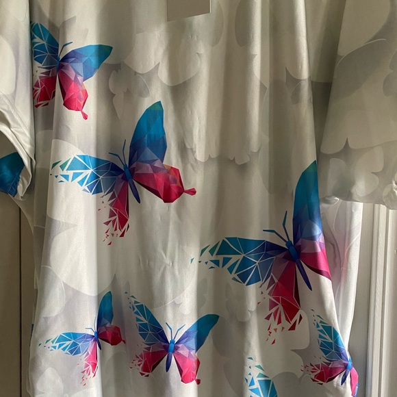 Light grey and blue floral butterfly Dolman top - Picture 3 of 4